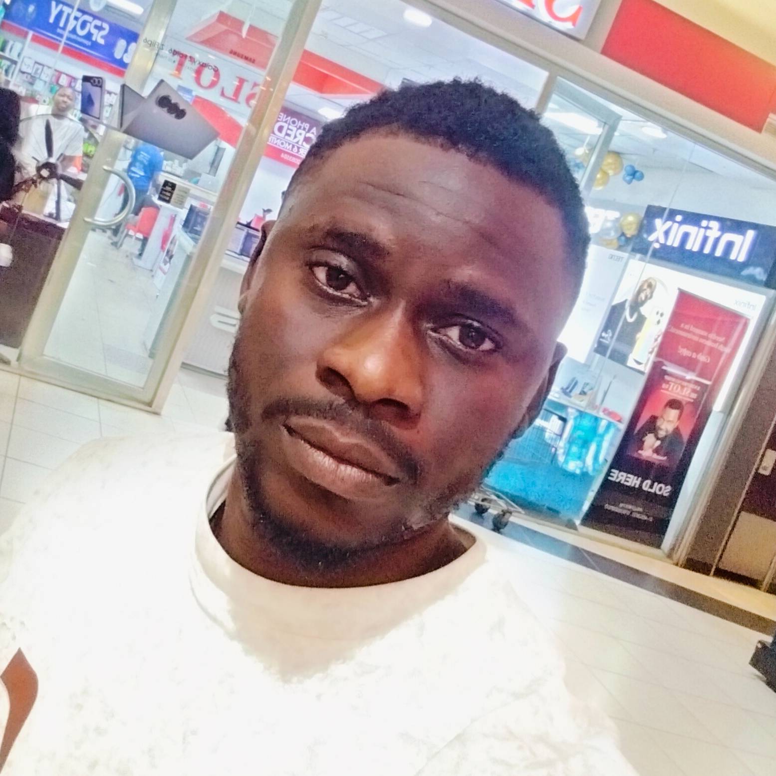 Limson tunde Ekeziwe